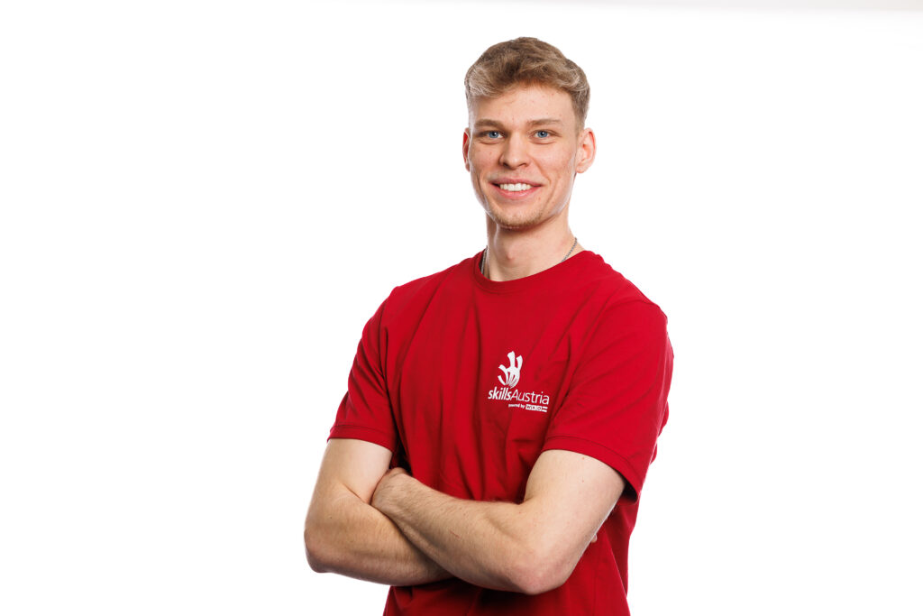 Will die erste WM-Medaille für das Burgenland erobern: Möbeltischler Elias Stephan aus Bad Sauerbrunn tritt bei WorldSkills Shanghai 2026 im Skill Cabinetmaking an und misst sich mit den besten Nachwuchstalenten der Welt.