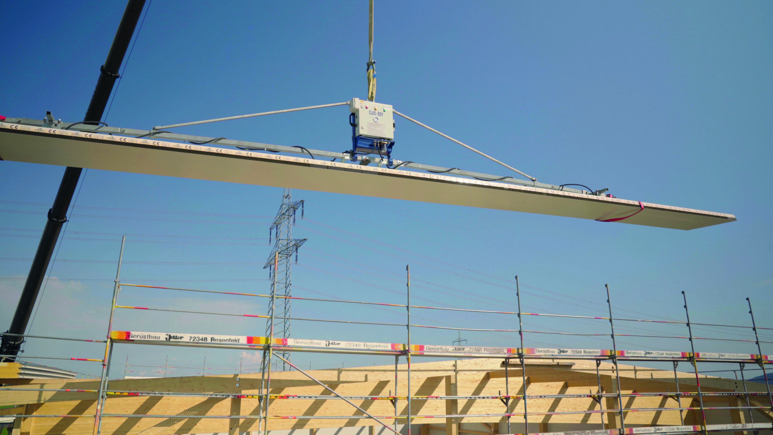 Handling von Sandwichpaneelen: ­Produktivitätsreserven auf der Baustelle nutzen