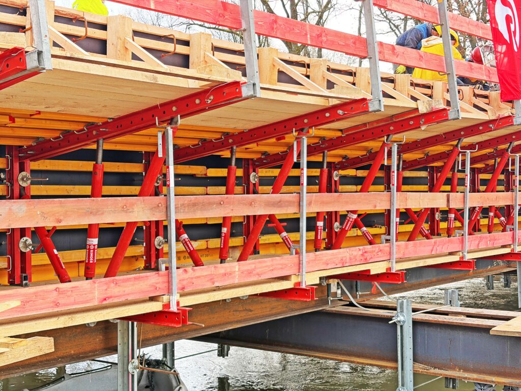 Brücke über den Amperkanal in Süddeutschland