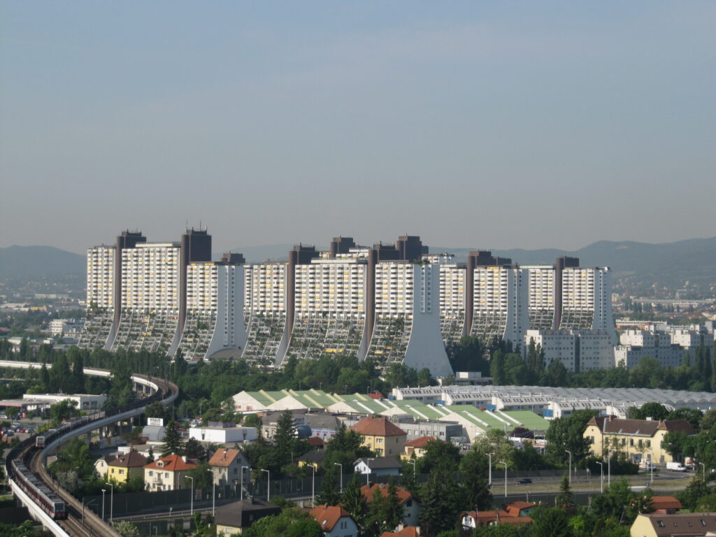 Wohnpark Alt Erlaa aus der Ferne