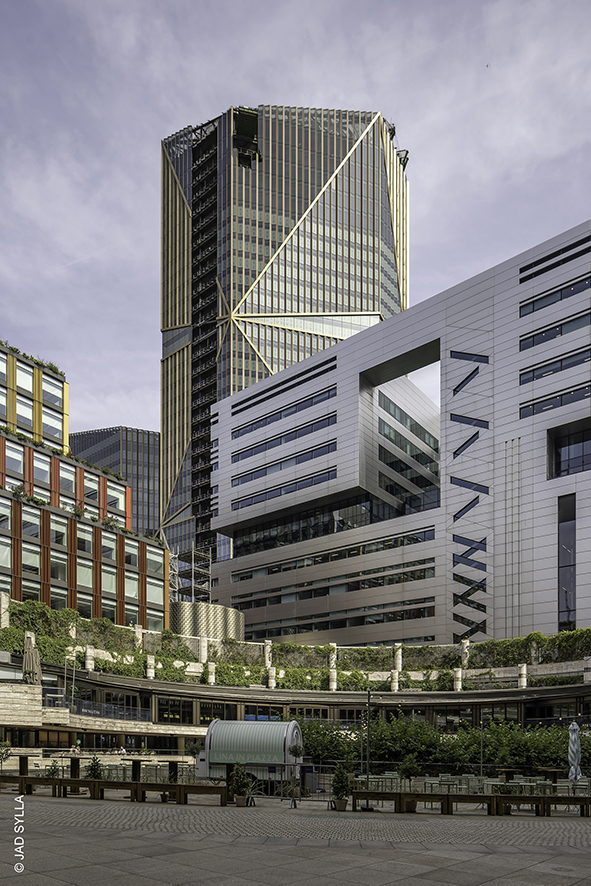 Die beiden Türme von 2 Finsbury Avenue ergänzen den Broadgate Campus um flexible Büro- und Gemeinschaftsflächen und setzen mit ihrer markanten Fassadengeometrie einen neuen Akzent in der Londoner City.