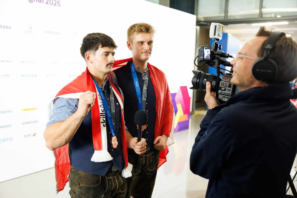 Betonbauer Julian Gintner und Michael Pomassl