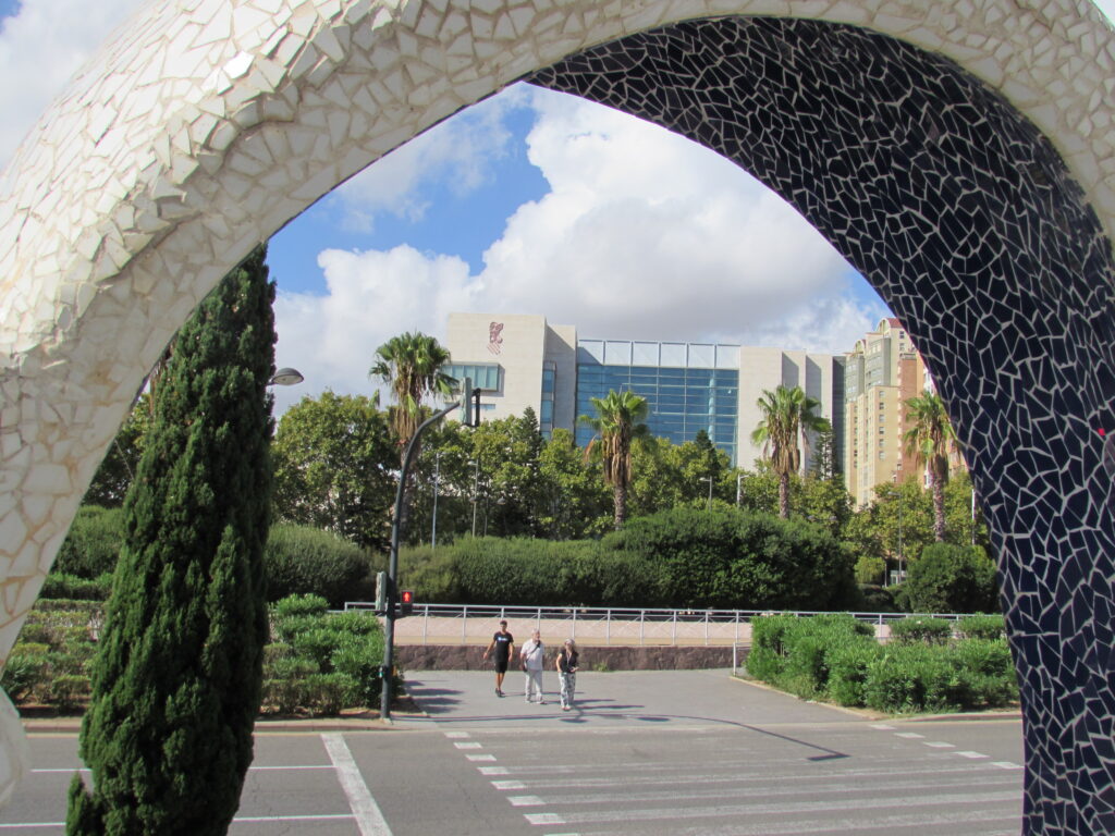 In den 2000er Jahren wurde rund um die Oper Reina Sofía in Valencia an beiden Flussufern ein revitalisiertes Quartier errichtet.