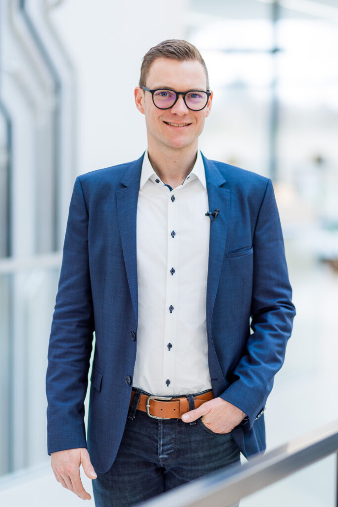 Maximilian Breser, Viega