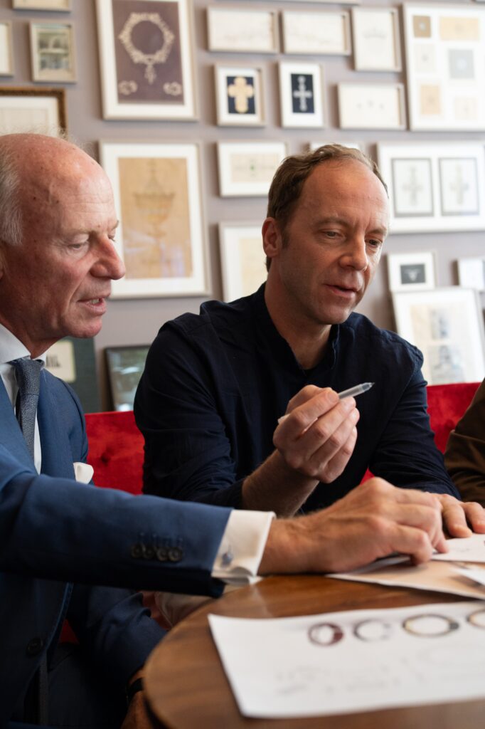 Die Wiener Juweliere Köchert arbeiteten im Rahmen der Passionswege mit Christophe de la Fontaine zusammen.