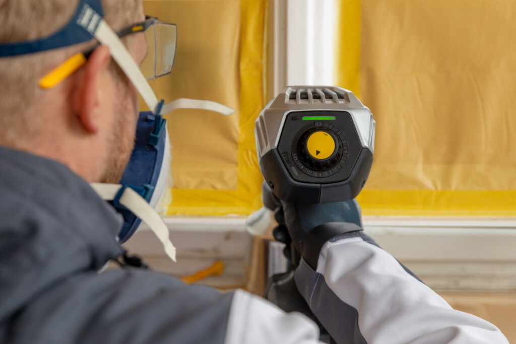 Egal ob Wände, Fenster, Türen oder Zäune: Das Akku-Farbsprühsystem Finishcontrol 4000 18V immer mit dabei.