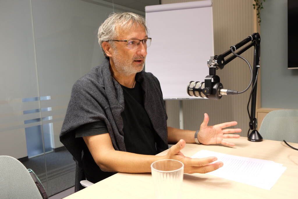 Hubert Feiglstorfer im Podcaststudio des Architektur & Bau FORUM