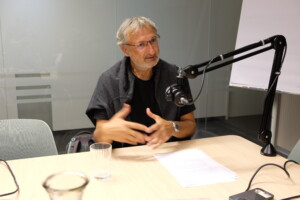 Hubert Feiglstorfer im Podcaststudio des Architektur & Bau FORUM