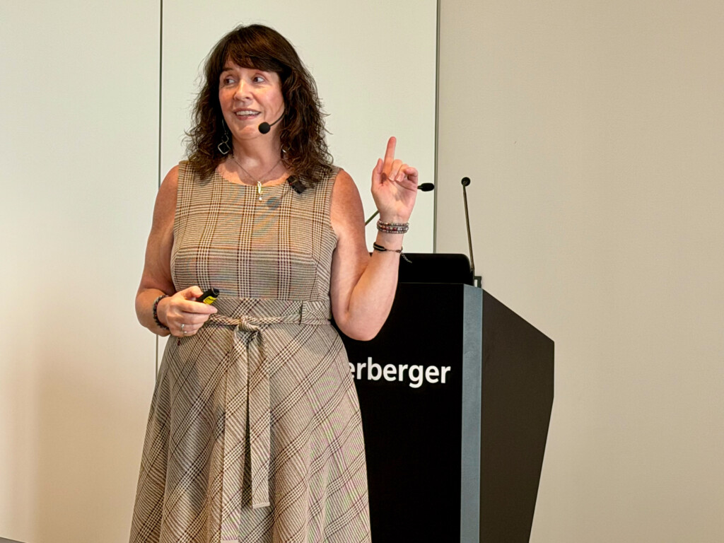 Heidi Ellsworth von RoofersCoffeeShop erläuterte, wie KI-gestützte Informationssuche die digitale Sichtbarkeit von Unternehmen und Verbänden verändert. 
