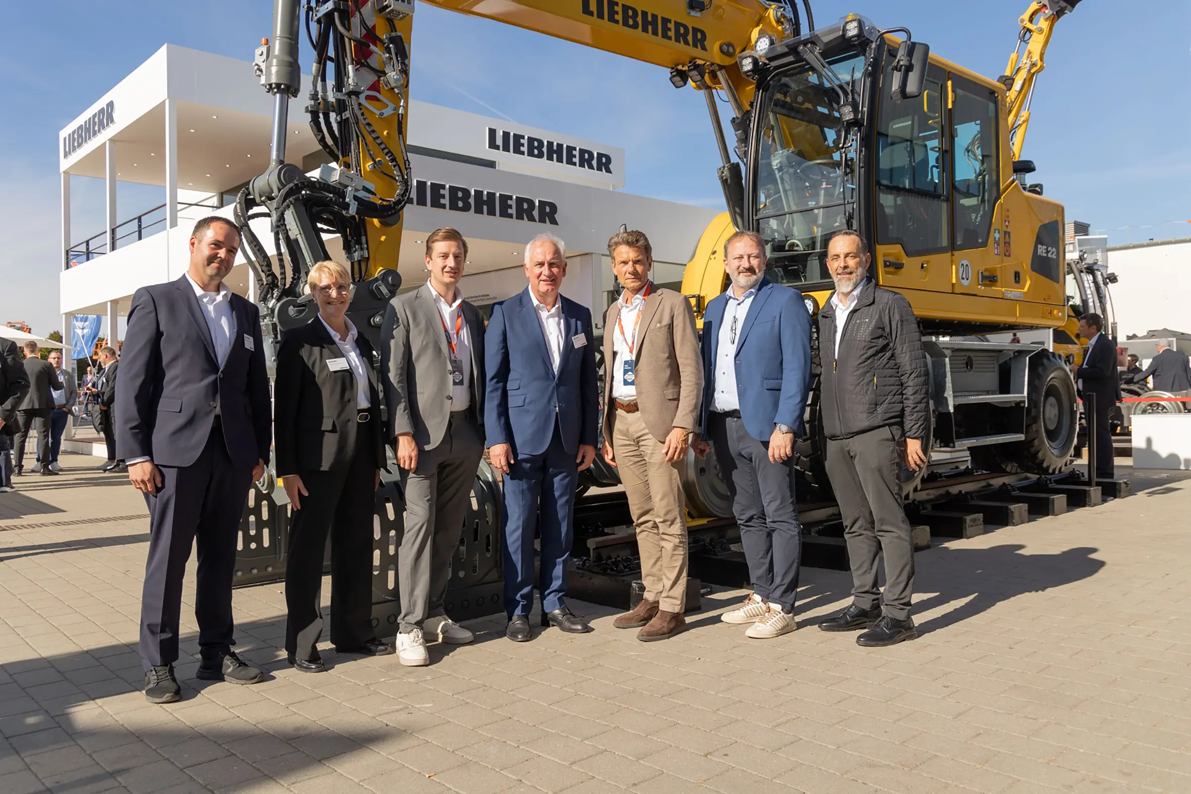 Swietelsky baggert mit Liebherr